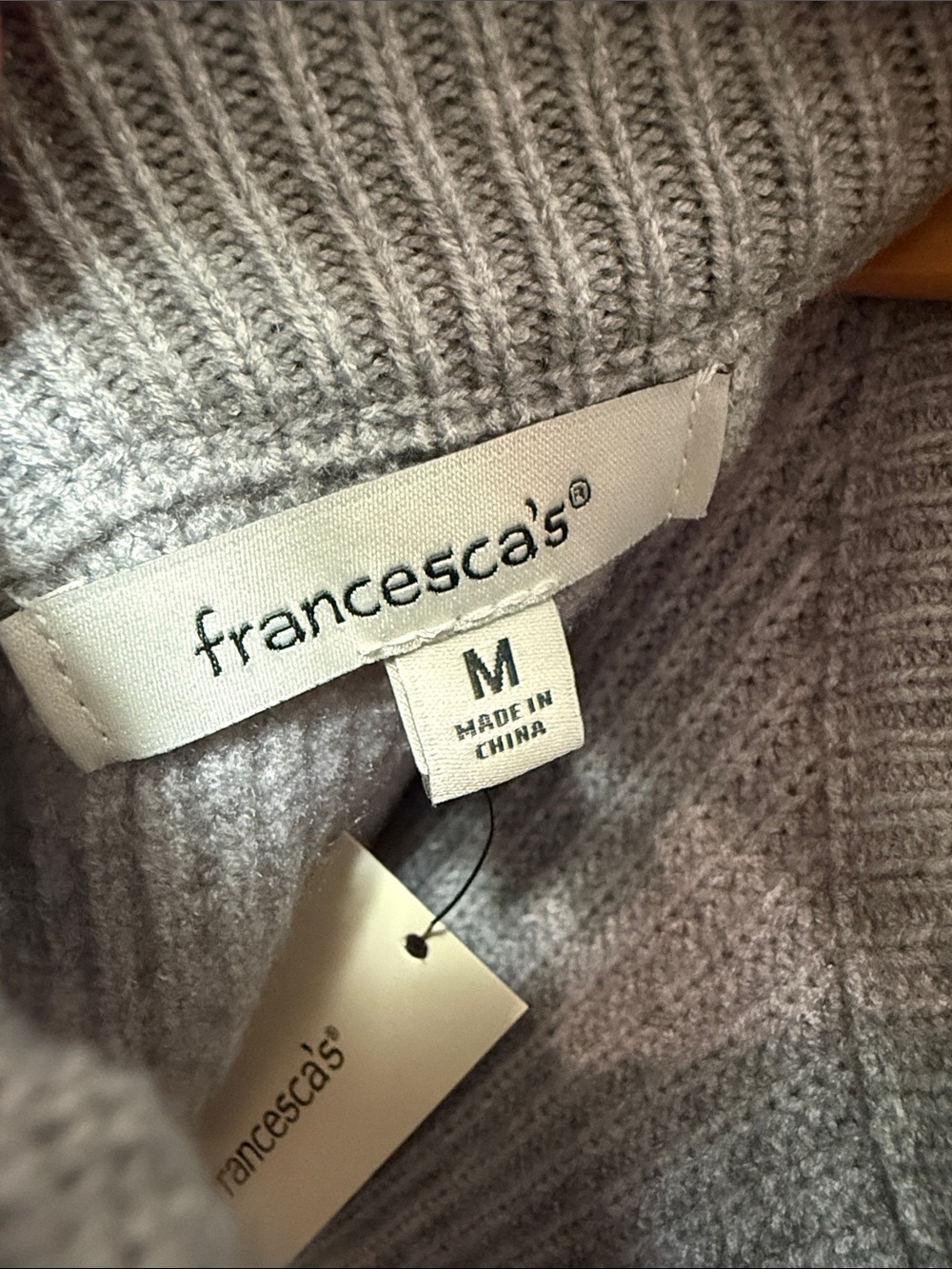 Francesca's Collections Light Gray Ribbed Crew Sweater - Picture 4 of 4